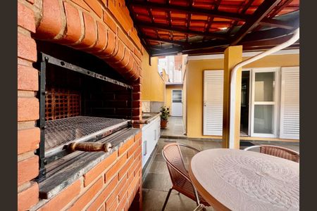 Casa de condomínio à venda com 193m², 4 quartos e 4 vagasÁrea externa