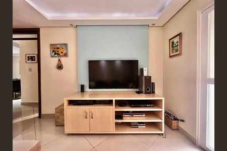 Casa de condomínio à venda com 193m², 4 quartos e 4 vagasSala de TV