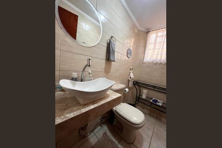 Casa de condomínio à venda com 193m², 4 quartos e 4 vagasLavabo