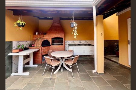 Casa de condomínio à venda com 193m², 4 quartos e 4 vagasÁrea externa