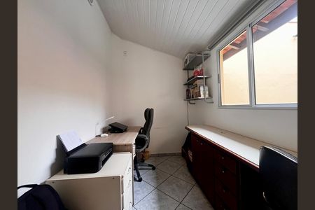 Casa de condomínio à venda com 193m², 4 quartos e 4 vagasEscritório