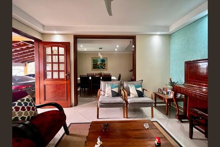 Casa de condomínio à venda com 193m², 4 quartos e 4 vagasSala