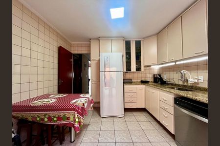 Casa de condomínio à venda com 193m², 4 quartos e 4 vagasCozinha