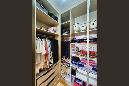 Apartamento à venda com 98m², 3 quartos e 2 vagas Apartamento à venda com 98m², 3 quartos e 2 vagasCloset da suíte