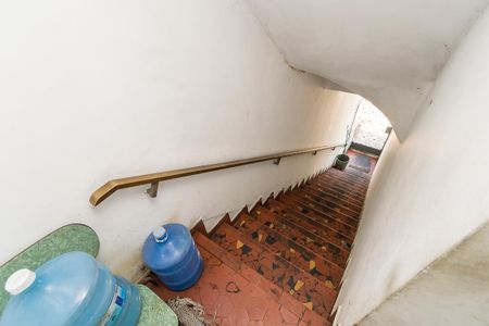 Apartamento à venda com 100m², 2 quartos e sem vagaEscada de acesso