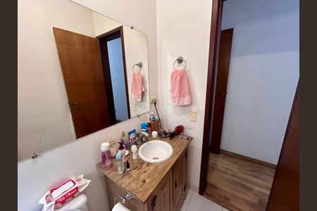 Casa à venda com 181m², 3 quartos e 2 vagasBanheiro da Suíte