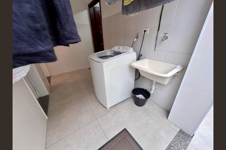 Casa à venda com 181m², 3 quartos e 2 vagasÁrea de Serviço