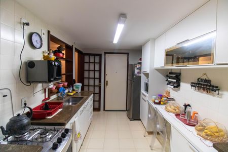 Apartamento à venda com 92m², 2 quartos e 1 vagaCozinha e Área de Serviço