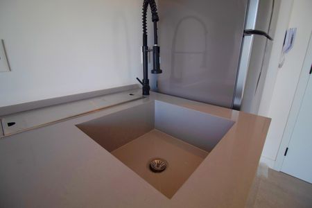Cozinha de apartamento para alugar com 1 quarto, 46m² em Pinheiros, São Paulo