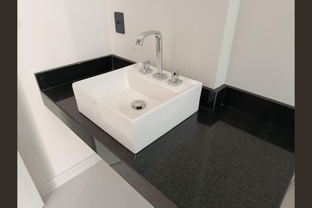 Casa à venda com 700m², 4 quartos e 3 vagasBanheiro da Suíte 2