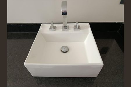 Casa à venda com 700m², 4 quartos e 3 vagasBanheiro da Suíte 1