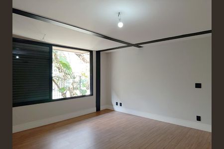 Casa à venda com 700m², 4 quartos e 3 vagasSuíte 1