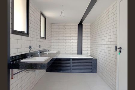 Casa à venda com 700m², 4 quartos e 3 vagasBanheiro da Suíte 4