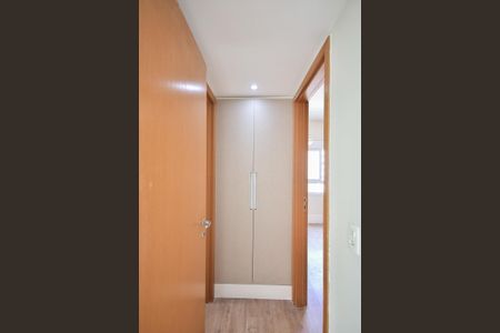 Apartamento à venda com 105m², 2 quartos e 2 vagasCorredor