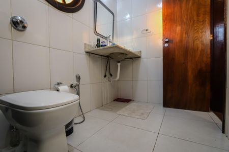 Casa à venda com 420m², 4 quartos e 6 vagas Casa à venda com 420m², 4 quartos e 6 vagasBanheiro da Suíte