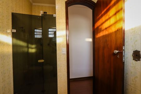 Casa à venda com 420m², 4 quartos e 6 vagas Casa à venda com 420m², 4 quartos e 6 vagasBanheiro da Suite 2