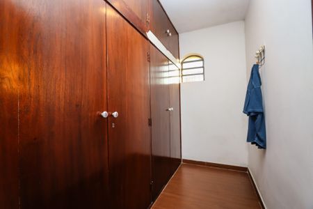 Casa à venda com 420m², 4 quartos e 6 vagas Casa à venda com 420m², 4 quartos e 6 vagasCloset da Suite