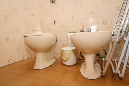 Casa à venda com 420m², 4 quartos e 6 vagas Casa à venda com 420m², 4 quartos e 6 vagasBanheiro de Serviço