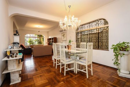 Casa à venda com 420m², 4 quartos e 6 vagas Casa à venda com 420m², 4 quartos e 6 vagasSala de Jantar