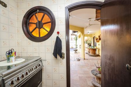 Casa à venda com 420m², 4 quartos e 6 vagas Casa à venda com 420m², 4 quartos e 6 vagasCozinha do Salão de festas