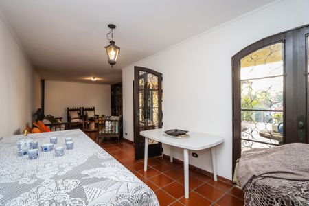 Casa à venda com 420m², 4 quartos e 6 vagas Casa à venda com 420m², 4 quartos e 6 vagasÁrea comum - Salão de festas