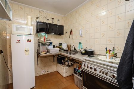 Casa à venda com 420m², 4 quartos e 6 vagas Casa à venda com 420m², 4 quartos e 6 vagasCozinha do Salão de festas