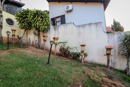 Casa à venda com 420m², 4 quartos e 6 vagas Casa à venda com 420m², 4 quartos e 6 vagasQuintal