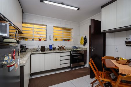 Casa à venda com 420m², 4 quartos e 6 vagas Casa à venda com 420m², 4 quartos e 6 vagasCozinha