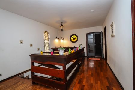 Casa à venda com 420m², 4 quartos e 6 vagas Casa à venda com 420m², 4 quartos e 6 vagasSala das Suites