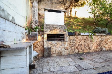 Casa à venda com 420m², 4 quartos e 6 vagas Casa à venda com 420m², 4 quartos e 6 vagasÁrea comum - Churrasqueira