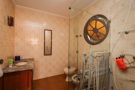 Casa à venda com 420m², 4 quartos e 6 vagas Casa à venda com 420m², 4 quartos e 6 vagasBanheiro de Serviço