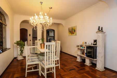 Casa à venda com 420m², 4 quartos e 6 vagas Casa à venda com 420m², 4 quartos e 6 vagasSala de Jantar