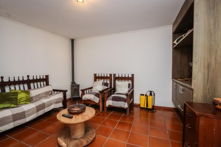 Casa à venda com 420m², 4 quartos e 6 vagas Casa à venda com 420m², 4 quartos e 6 vagasÁrea comum - Salão de festas