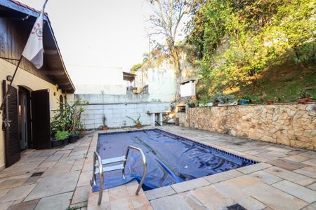 Casa à venda com 420m², 4 quartos e 6 vagas Casa à venda com 420m², 4 quartos e 6 vagasÁrea comum - Piscina