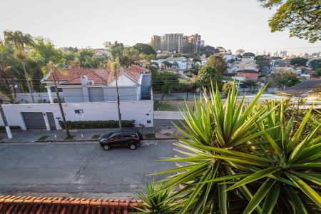 Casa à venda com 420m², 4 quartos e 6 vagas Casa à venda com 420m², 4 quartos e 6 vagasVista da Varanda da Suite