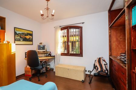 Casa à venda com 420m², 4 quartos e 6 vagas Casa à venda com 420m², 4 quartos e 6 vagasQuarto 4