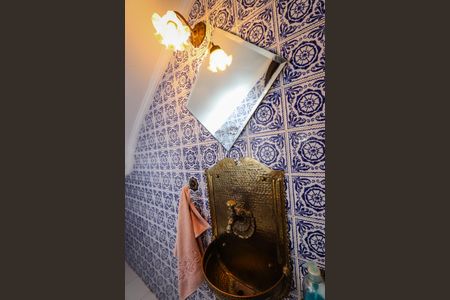 Casa à venda com 420m², 4 quartos e 6 vagas Casa à venda com 420m², 4 quartos e 6 vagasLavabo