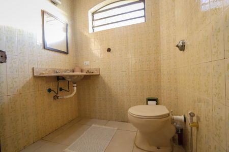 Casa à venda com 420m², 4 quartos e 6 vagas Casa à venda com 420m², 4 quartos e 6 vagasBanheiro da Suite 2