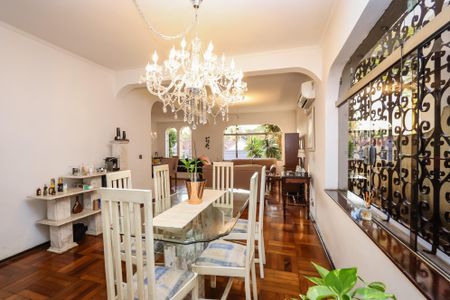 Casa à venda com 420m², 4 quartos e 6 vagas Casa à venda com 420m², 4 quartos e 6 vagasSala de Jantar