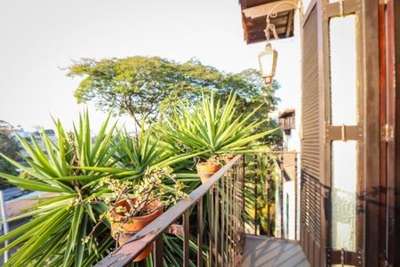 Casa à venda com 420m², 4 quartos e 6 vagas Casa à venda com 420m², 4 quartos e 6 vagasVaranda da Suite