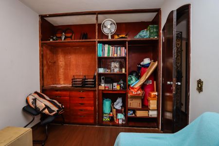 Casa à venda com 420m², 4 quartos e 6 vagas Casa à venda com 420m², 4 quartos e 6 vagasQuarto 4