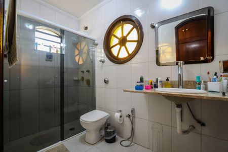 Casa à venda com 420m², 4 quartos e 6 vagas Casa à venda com 420m², 4 quartos e 6 vagasBanheiro da Suíte