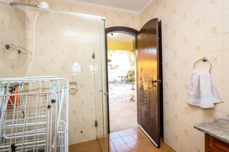 Casa à venda com 420m², 4 quartos e 6 vagas Casa à venda com 420m², 4 quartos e 6 vagasBanheiro de Serviço