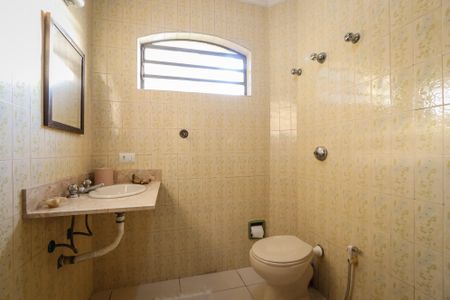 Casa à venda com 420m², 4 quartos e 6 vagas Casa à venda com 420m², 4 quartos e 6 vagasBanheiro da Suite 2