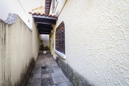 Casa à venda com 420m², 4 quartos e 6 vagas Casa à venda com 420m², 4 quartos e 6 vagasCorredor do Quintal