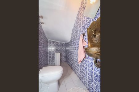 Casa à venda com 420m², 4 quartos e 6 vagas Casa à venda com 420m², 4 quartos e 6 vagasLavabo