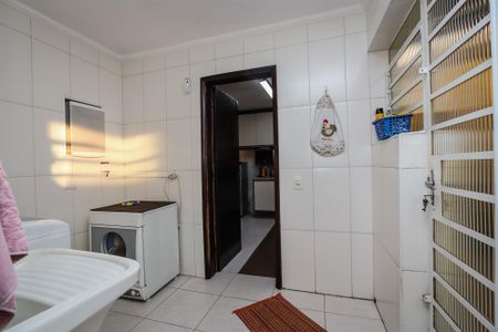 Casa à venda com 420m², 4 quartos e 6 vagas Casa à venda com 420m², 4 quartos e 6 vagasLavanderia