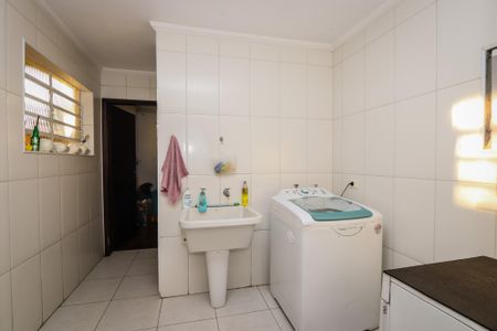 Casa à venda com 420m², 4 quartos e 6 vagas Casa à venda com 420m², 4 quartos e 6 vagasLavanderia