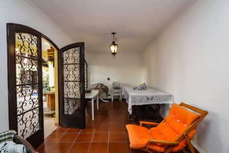 Casa à venda com 420m², 4 quartos e 6 vagas Casa à venda com 420m², 4 quartos e 6 vagasÁrea comum - Salão de festas