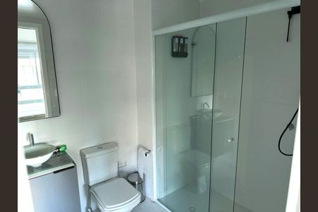 Banheiro de kitnet/studio para alugar com 1 quarto, 27m² em Vila Olímpia, São Paulo